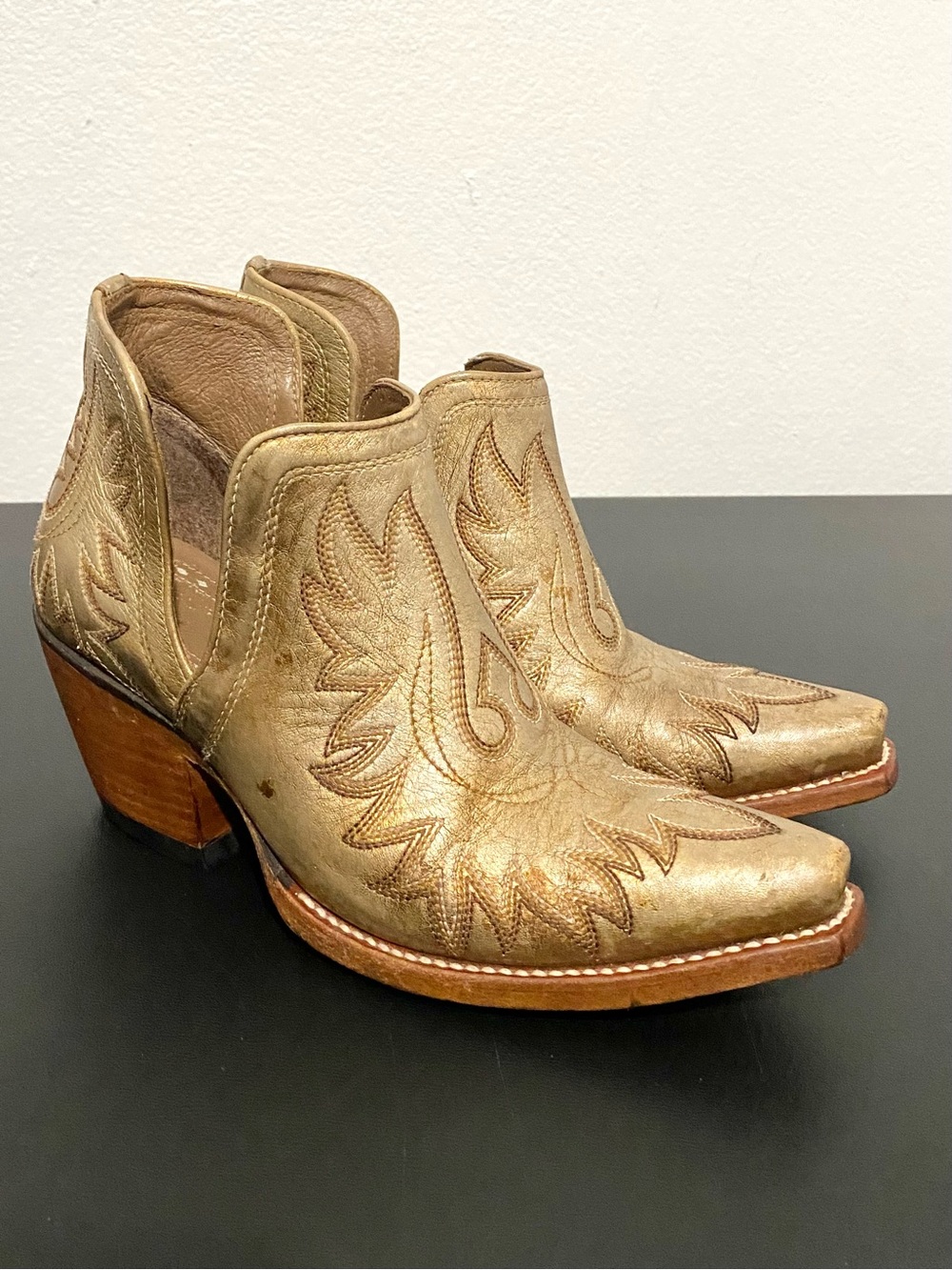 Ariat Y2K Dixon Distressed Gold Western Boots Size 7 Handcrafted Coastal Cowgirl - Picture 9 of 16